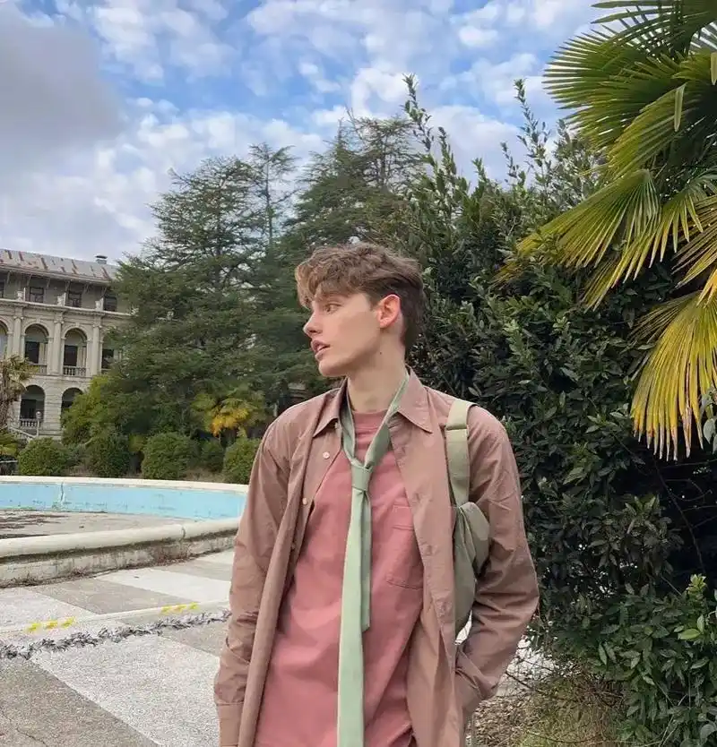 6686体育官网铁牌作者Charlie