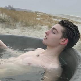 6686体育官网官方作者Ezra