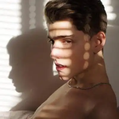 6686体育官网铁牌作者Paige